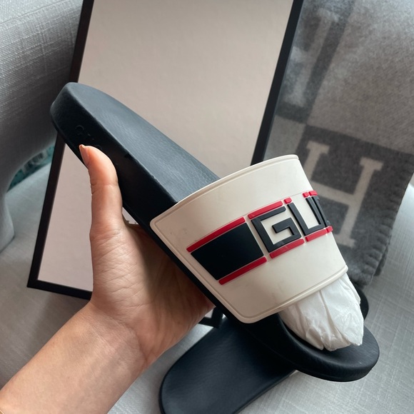 AUTHENTIC men’s Gucci slides 😍 11 - Picture 10 of 12